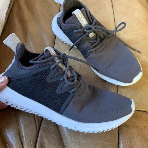 Adidas runing shoe 6 - Picture 1 of 10